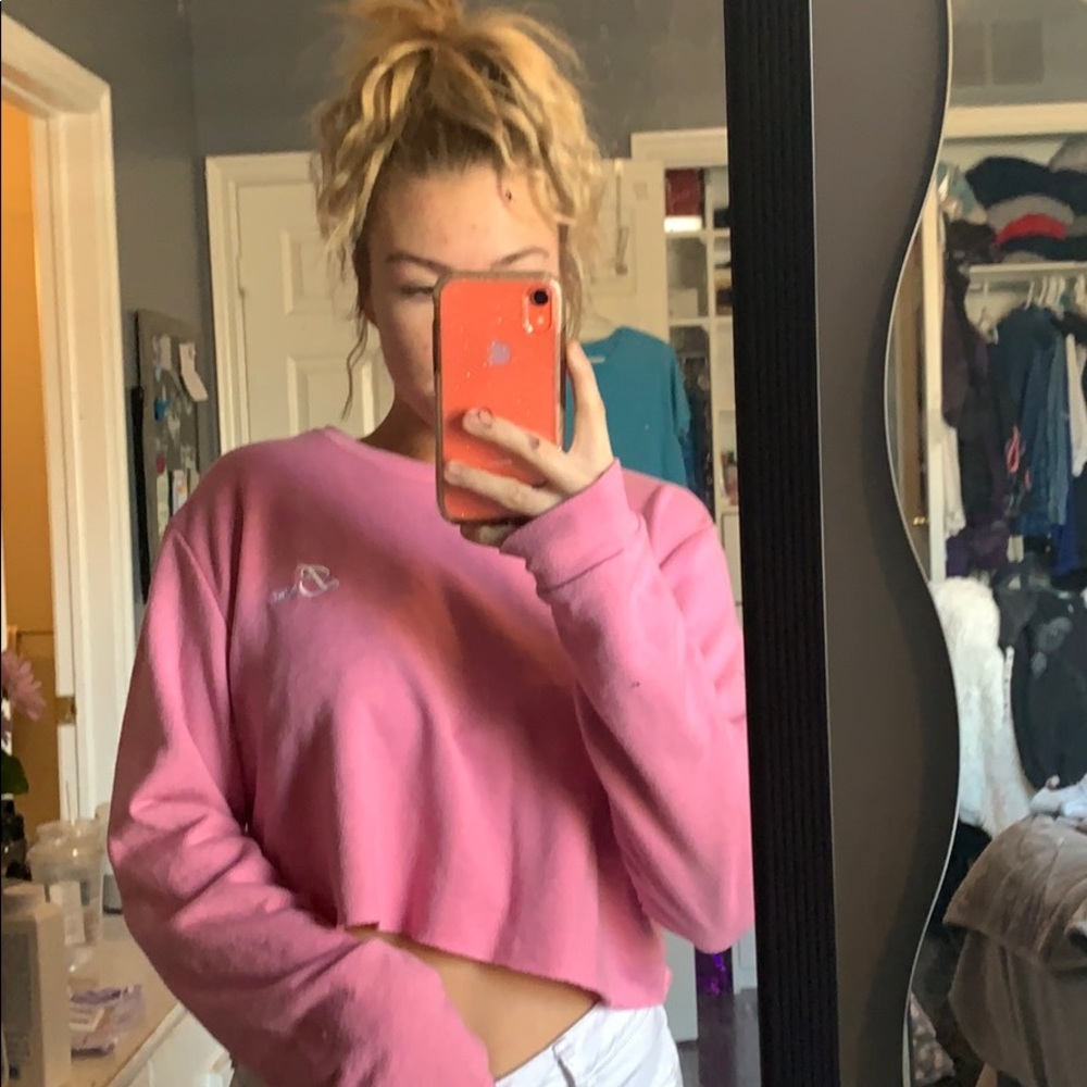 Cropped pink crew neck